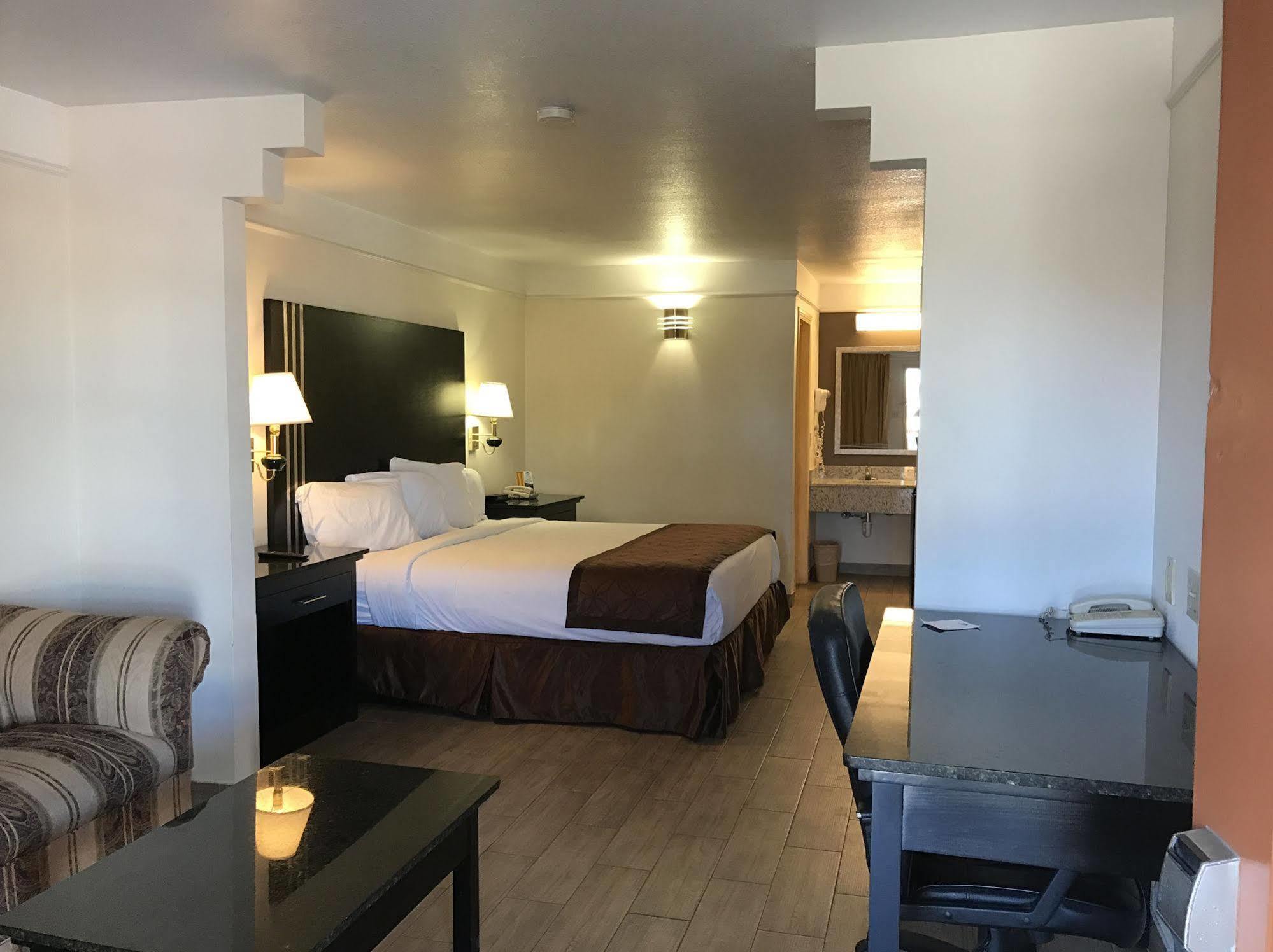 Texas Inn & Suites Pharr/San Juan Exterior photo
