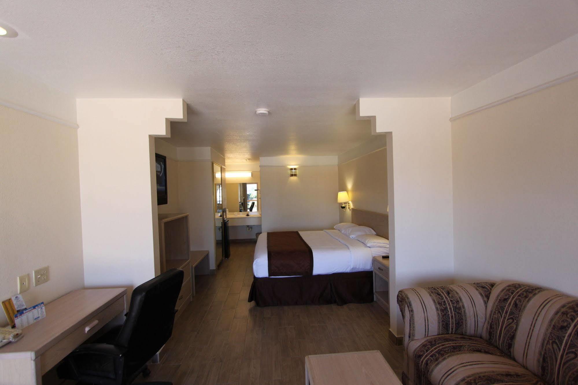 Texas Inn & Suites Pharr/San Juan Exterior photo