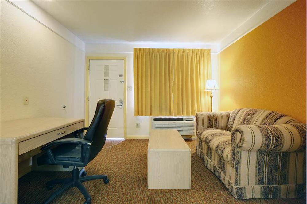 Texas Inn & Suites Pharr/San Juan Room photo