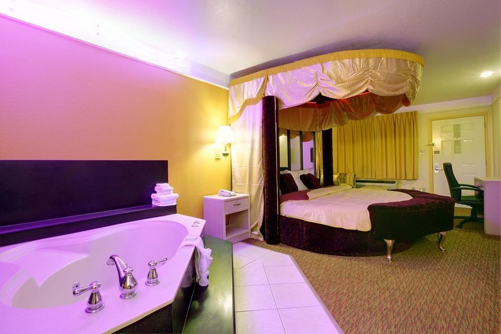Texas Inn & Suites Pharr/San Juan Room photo